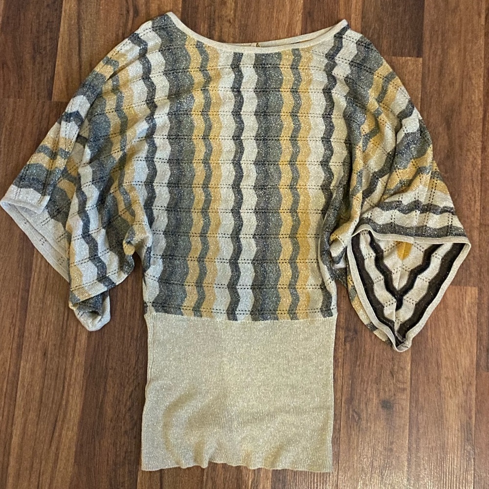 Gorgeous flowy shirt